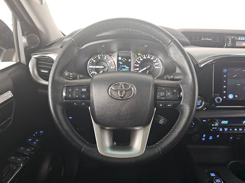 Toyota Hilux (2025) 2.8 D-4D 204k 6AT EXECUTIVE TA - fotka 8 z 33