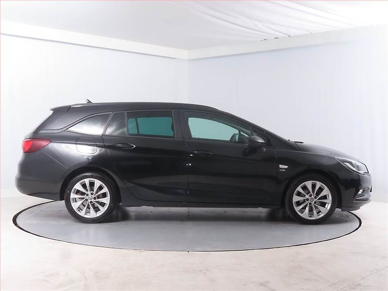 Opel Astra (2019) 1.6 CDTI, Navi, Tempomat - fotka 6 z 18