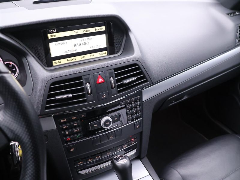 Mercedes-Benz Třídy E 3,0 350CDI 170kW Aut. Elegance - fotka 26 z 37