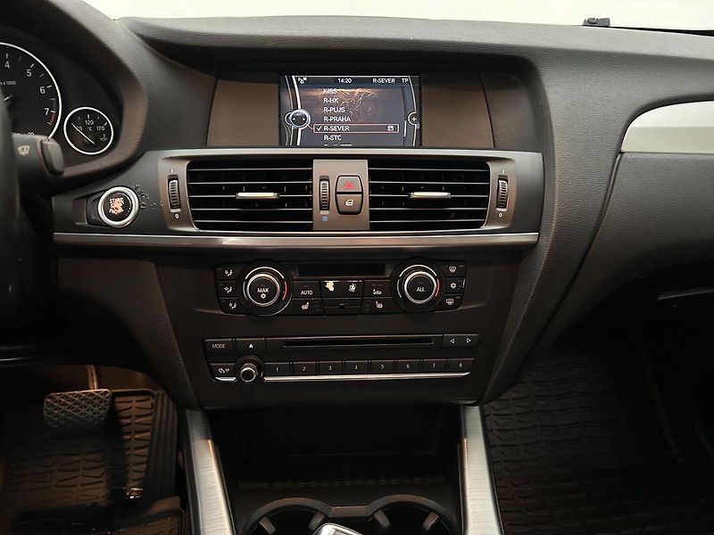 BMW X3 3.0 i 4x4 XDRIVE - fotka 11 z 23