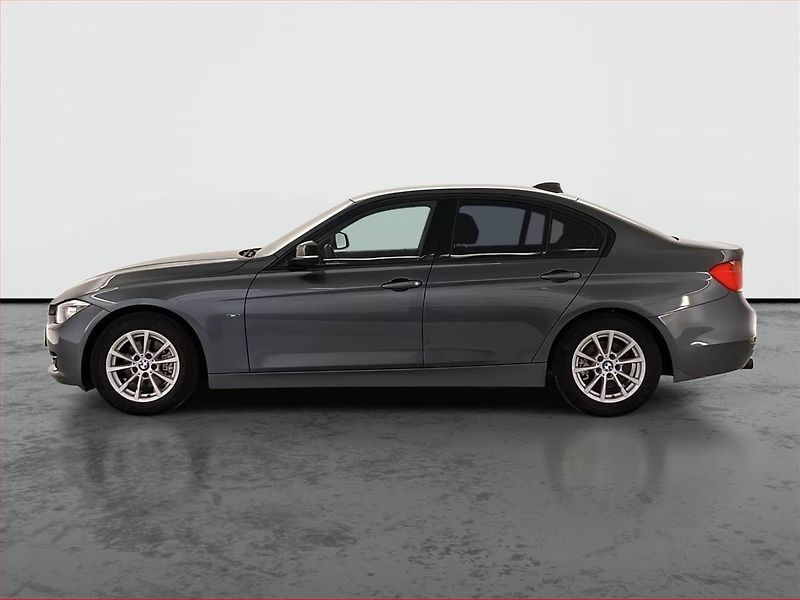 BMW Řada 3 (2013) Edition Sport 320 i - fotka 3 z 24