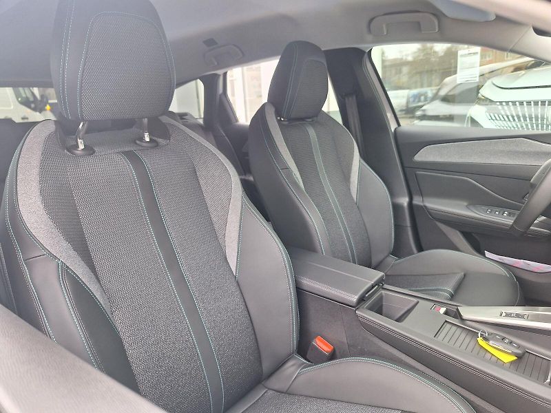 Peugeot 308 (2025) SW ALLURE 1.BHDi 130k EAT8 - fotka 11 z 18
