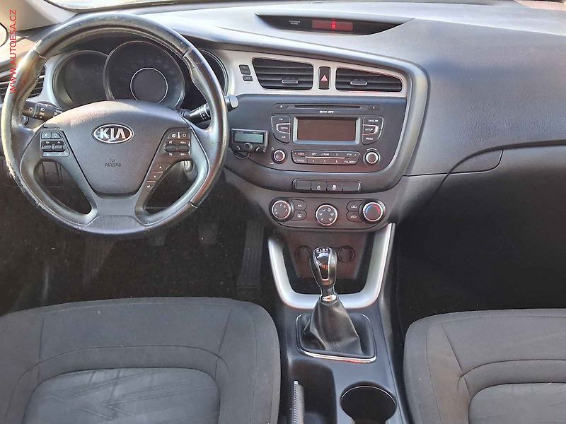 Kia Ceed (2013) 1.6GDi, 2.maj,ČR, AC, temp - fotka 8 z 19