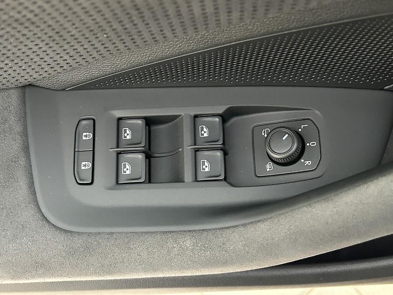 Škoda Superb 2.0 TDI SportLine - fotka 18 z 27