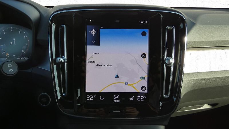 Volvo XC40 T2 FWD Momentum Core - fotka 14 z 22
