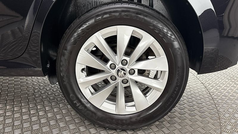 Škoda Kamiq 1.0 TSI DSG Style - fotka 19 z 24