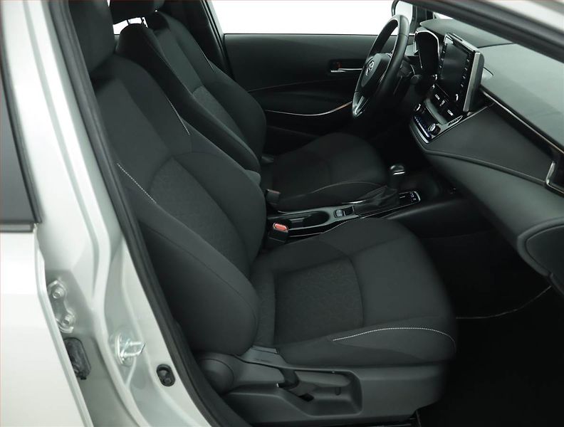 Toyota Corolla (2021) 2.0 Hybrid - fotka 9 z 15