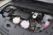 Spalovací motor je vpředu, i když pohon je na zadní kola.