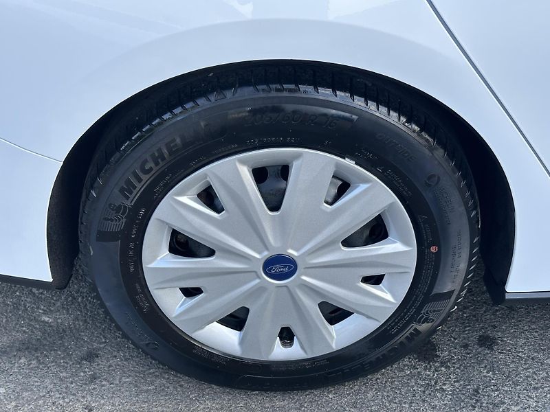Ford Focus (2019) 1.5EcoBlue/88kW*KOMBI*1.Maj.TZ - fotka 36 z 39