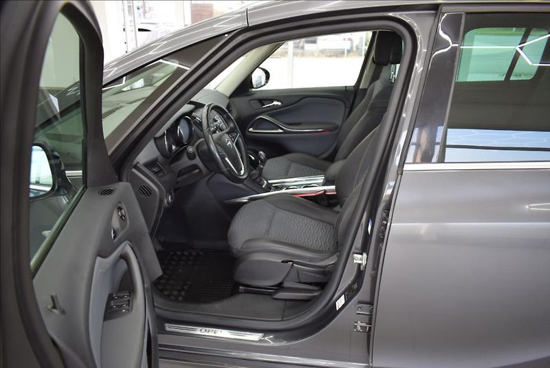 Opel Zafira 2,0 CTDi,7-míst,Nav,Innovation - fotka 10 z 27