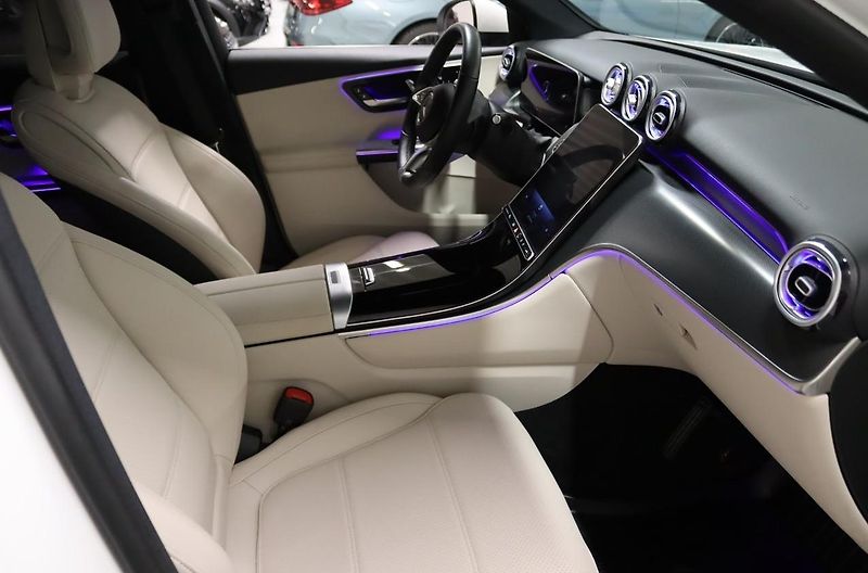 Mercedes-Benz GLC 200 4MATIC Pano - fotka 19 z 20