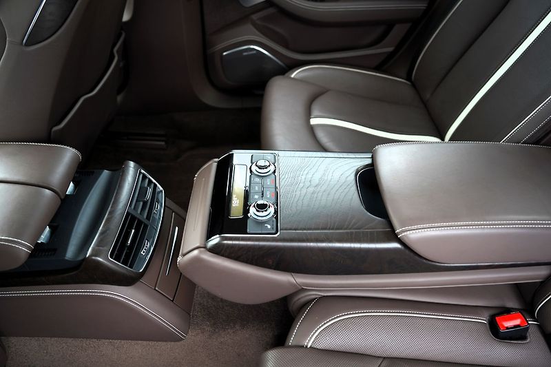 Audi A8 3.0 TDI Quattro/Tiptr./Matrix/ - fotka 31 z 50