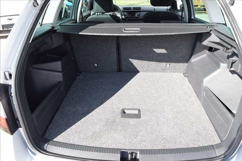 Škoda Fabia 1,0 MPI 55KW PO SERVISE VÝHŘEV - fotka 14 z 43