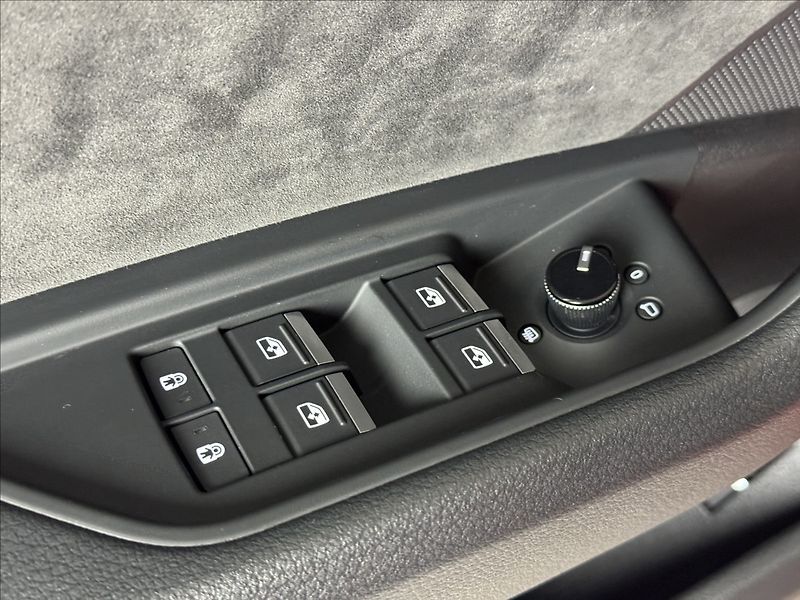 Audi e-tron 300kW S-Line Night Vision - fotka 22 z 48
