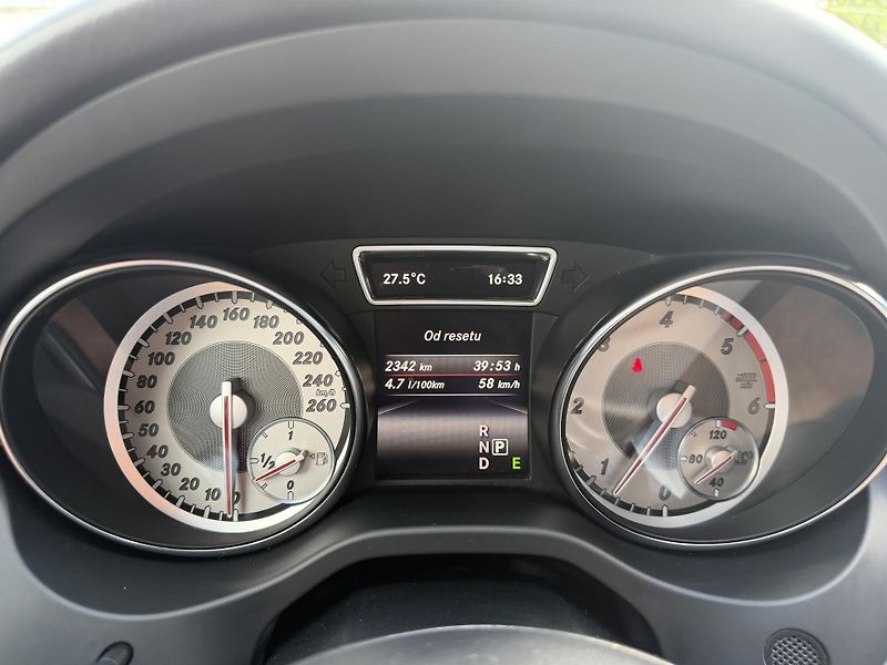 Mercedes-Benz CLA (2015) - fotka 29 z 31
