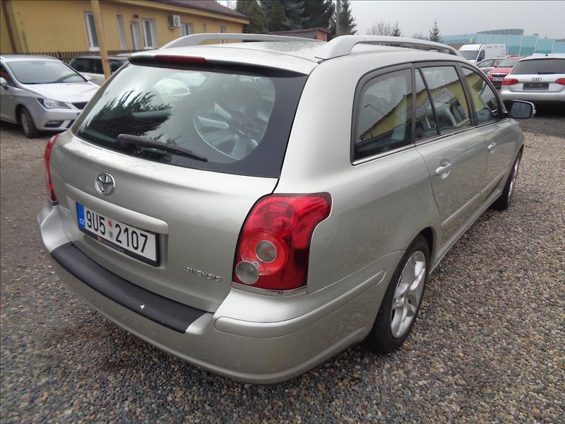 Toyota Avensis 2,0 - fotka 3 z 18