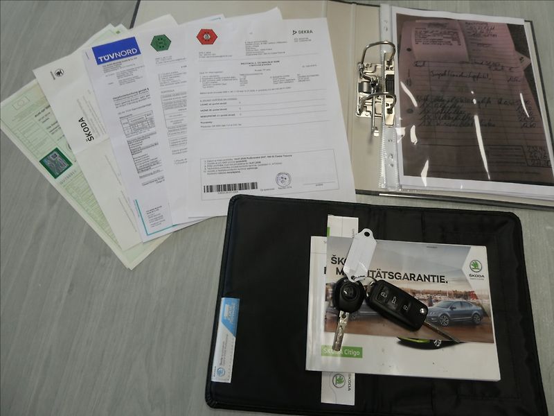 Škoda Citigo 1,0 MPi klimatizace, 2 x kola - fotka 34 z 42