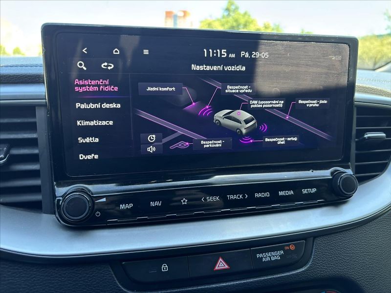 Kia Ceed 1,5 TGDi 118kW AT TOP NAVI - fotka 21 z 44