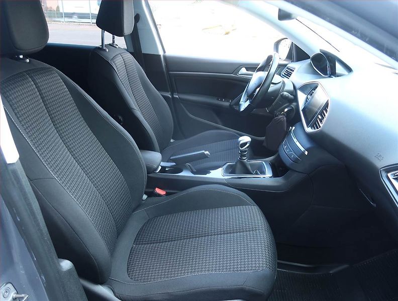 Peugeot 308 (2018) 1.2 PureTech, Tempomat - fotka 9 z 20