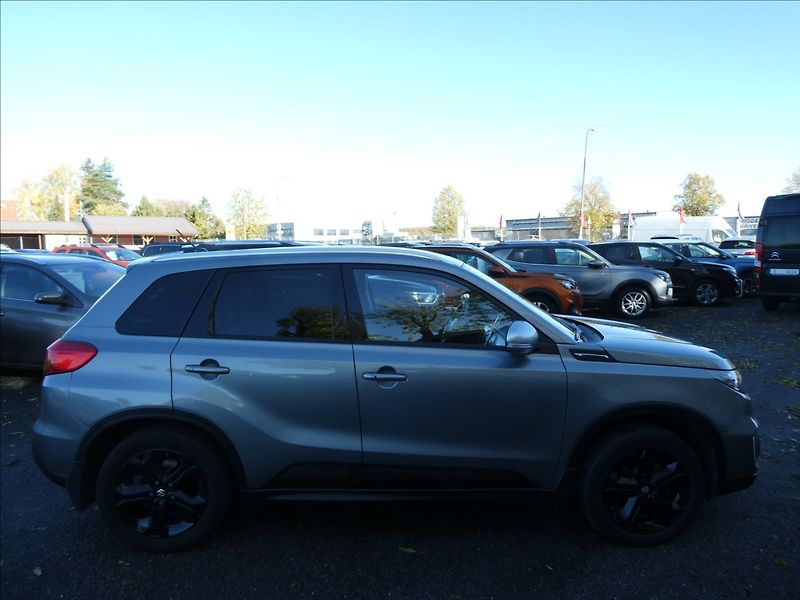 Suzuki Vitara 1,4 BJet 103kW 1.maj,4x4,závěs - fotka 12 z 49