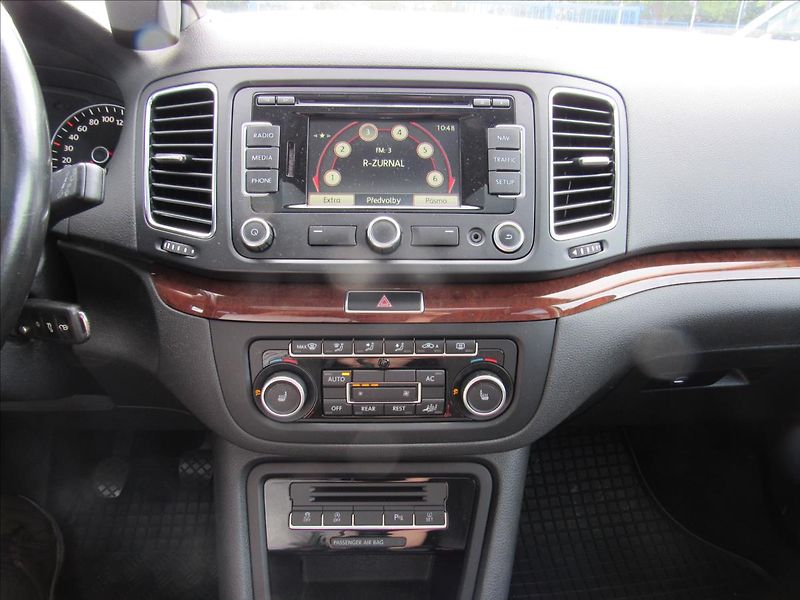 Volkswagen Sharan 2,0 TDi 103kW 5 míst - fotka 15 z 35