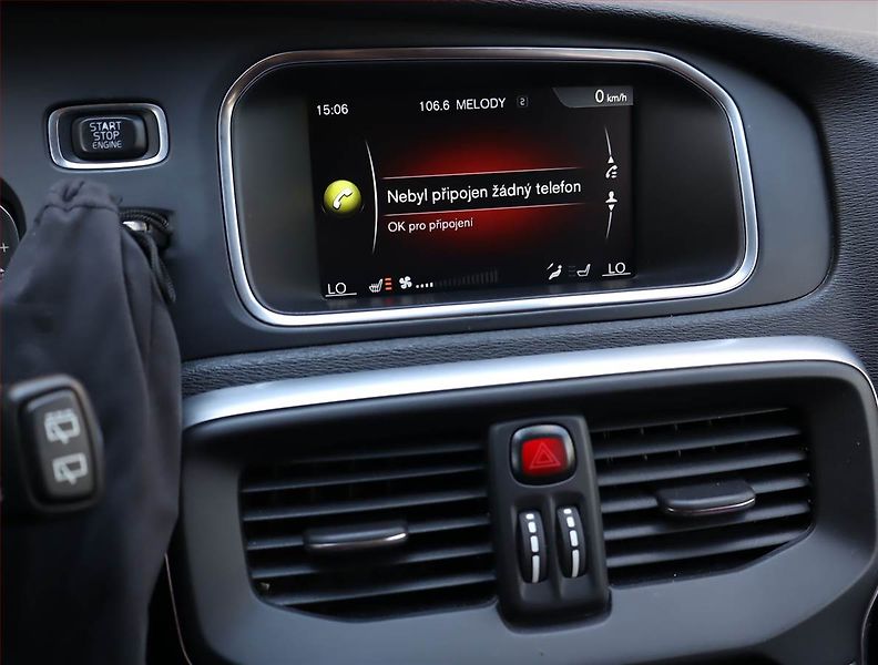 Volvo V40 (2016) 2.0 T2, Navi, Tempomat - fotka 11 z 16