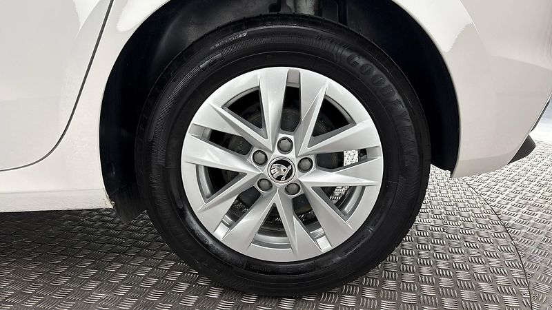 Škoda Fabia 1.0 TSI Style - fotka 19 z 23