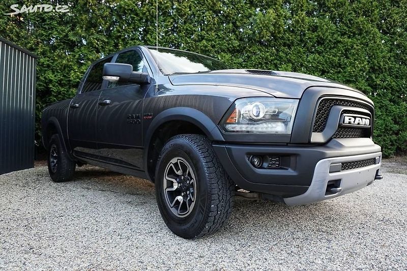 Dodge RAM (2015) 5.7 HEMI 4X4 REBEL EDITION - fotka 13 z 35