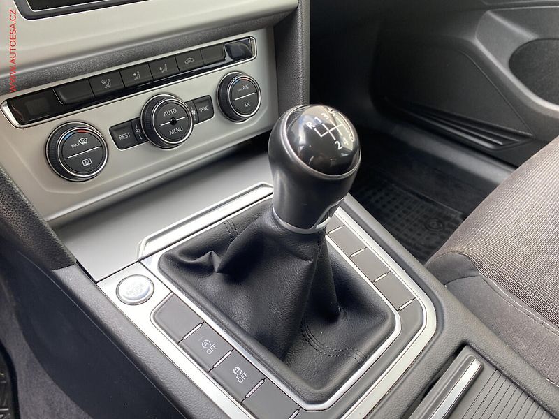 Volkswagen Passat (2017) 1.8 TSi, ČR, Comfortline, LED - fotka 16 z 18