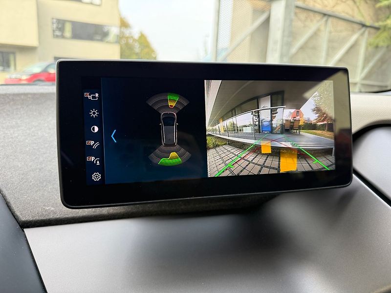 BMW i3 i3S 94Ah Kessy ACC Panorama - fotka 17 z 32