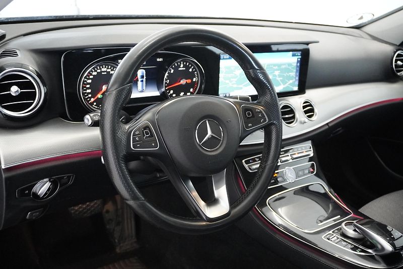 Mercedes-Benz Třídy E 3,0D V6 AUTOMAT - fotka 13 z 27