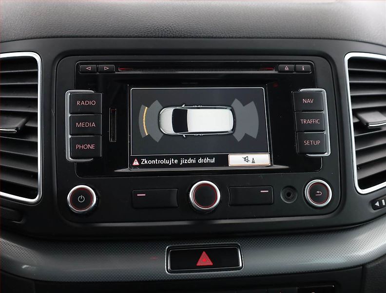 Volkswagen Sharan (2014) 2.0 TDI, 7 míst, Navi - fotka 15 z 21