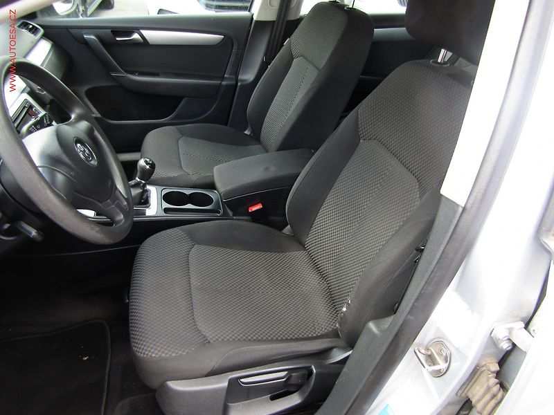 Volkswagen Passat (2013) 1.6TDi, AC, výhřev sed - fotka 10 z 18