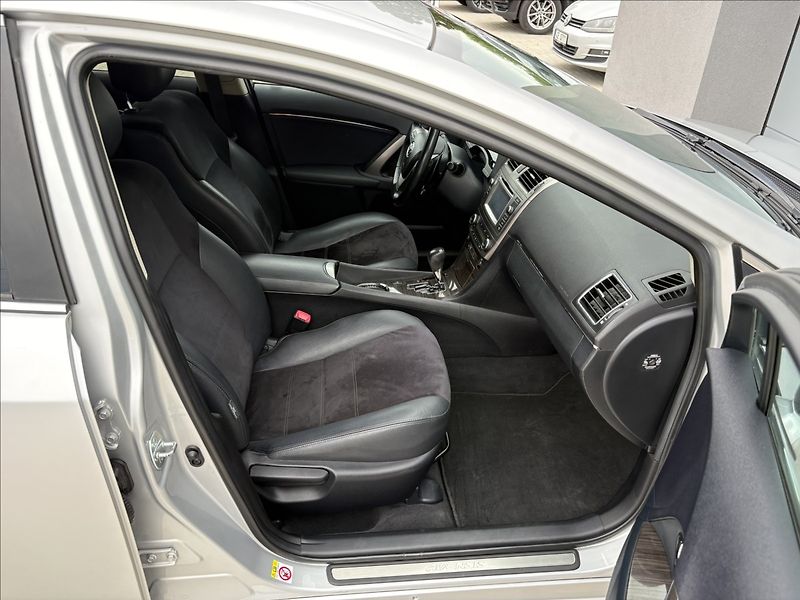 Toyota Avensis 1,8 VVT- i 108 KW AUTOMAT CZ - fotka 17 z 23