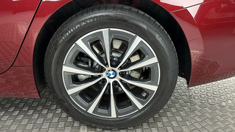 BMW Řada 3 330d AUT Sport Line - fotka 19 z 25
