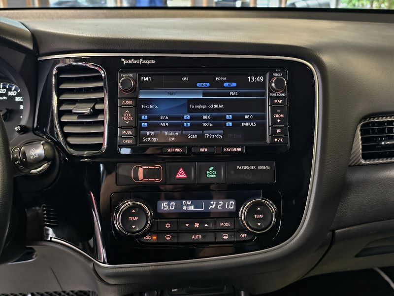 Mitsubishi Outlander 2.2 DI-D 4x4, 7MÍST, INSTYLE - fotka 14 z 24