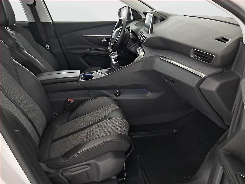Peugeot 5008 (2019) Access PureTech 130, 7 míst - fotka 9 z 18