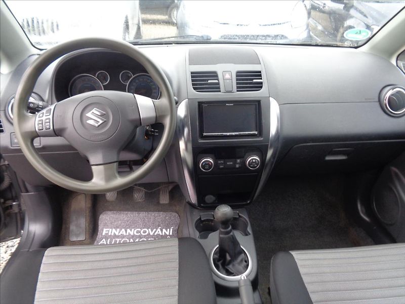 Suzuki SX4 1,6 - fotka 12 z 16