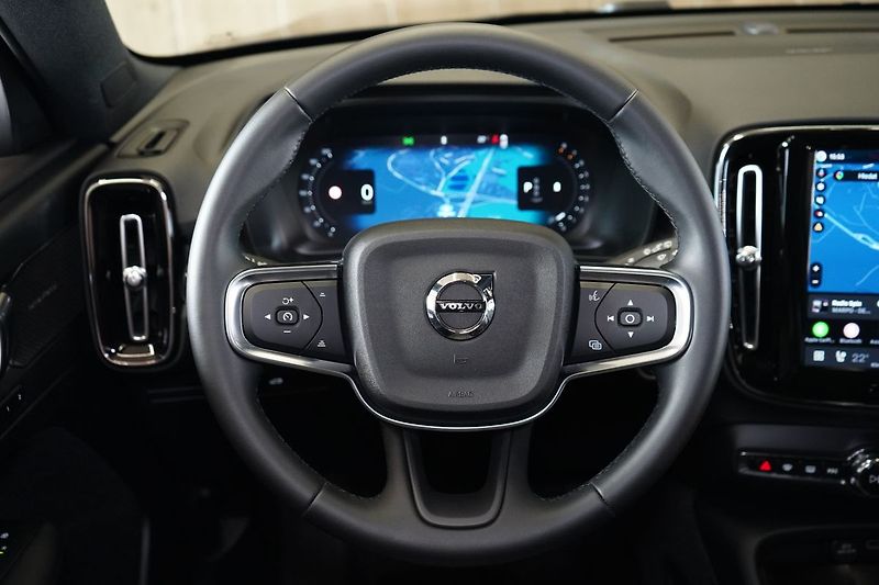 Volvo XC40 B3 Plus Dark, ACC, BLIS - fotka 22 z 43