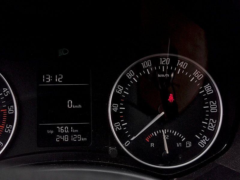 Škoda Octavia (2013) Combi Ambiente 1,6 Tdi 77 Kw - fotka 8 z 28