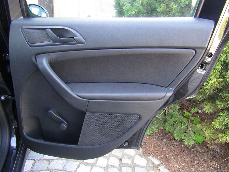 Škoda Yeti (2013) 1.2 TSI 77kW BEZ KOROZE - fotka 23 z 36
