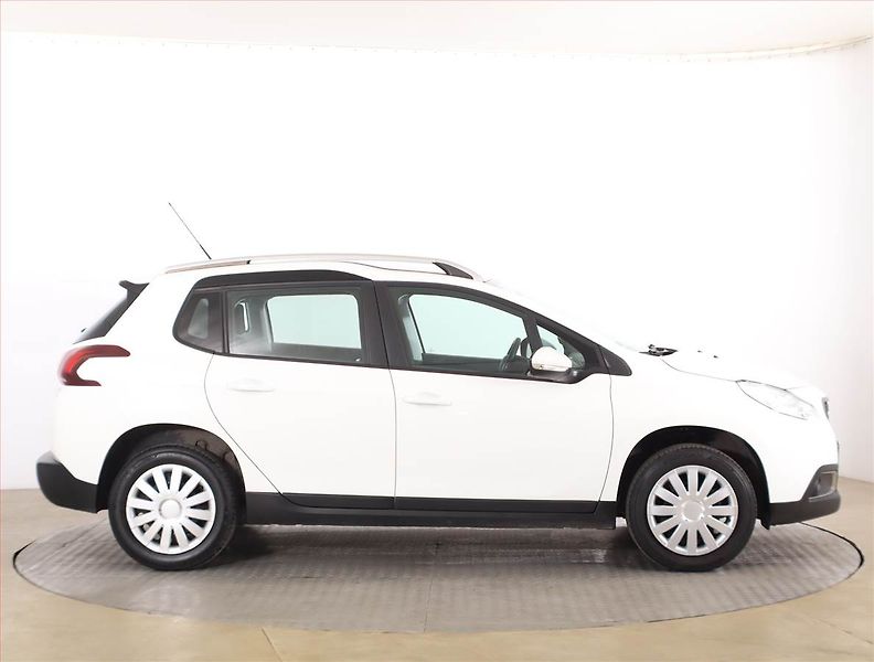 Peugeot 2008 (2016) 1.2 PureTech, Serv.kniha - fotka 6 z 14