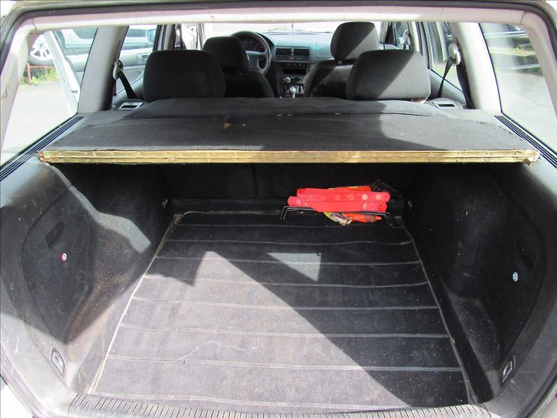 Volkswagen Golf 1,9 SDI 50kW Combi - fotka 20 z 23