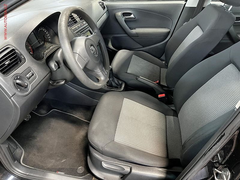 Volkswagen Polo (2010) 1.2 HTP, AC - fotka 9 z 13