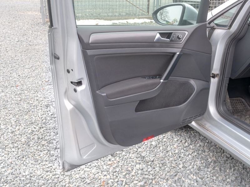 Volkswagen Golf (2019) 1.6TDI 85KW DSG – NAVI, ERGO - fotka 10 z 51