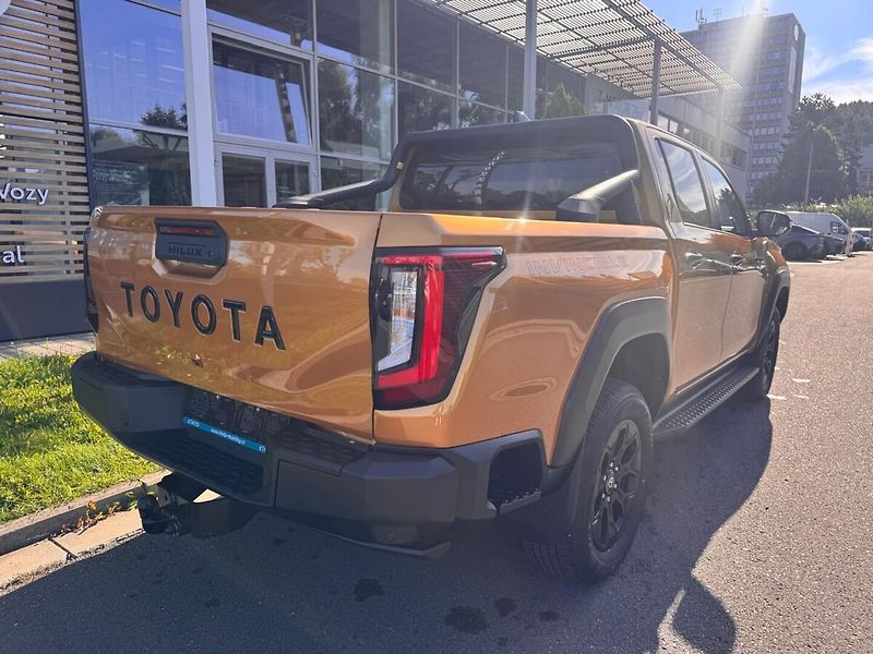 Toyota Hilux 2.8 Invincible - fotka 3 z 13